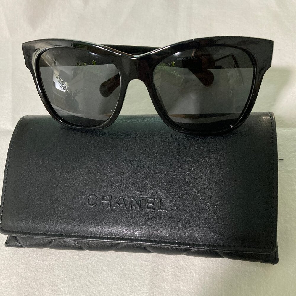 CHANEL Elegant Black Square Sunglasses Set